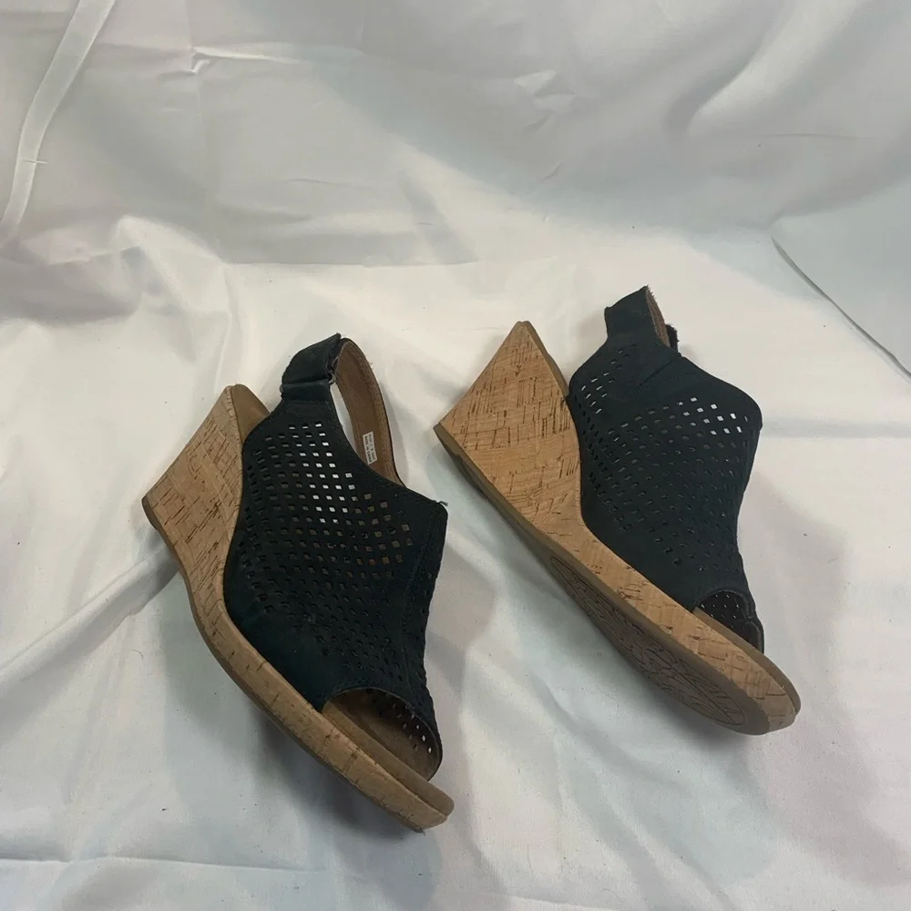 Rockport “tru365 comfort” Floating Wedge Sandals.